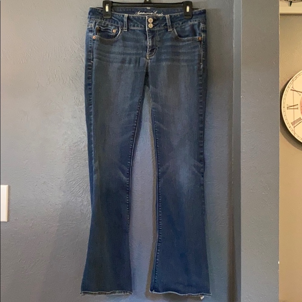 AE JEANS. SUPER STRETCH ARTIST.